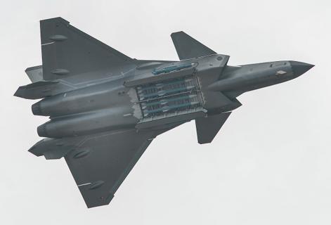 The latest fighter of Chinese Airforce (2018-11-11). Photo: emperornie: https://www.flickr.com/people/77326563@N06, CC BY-SA 2.0, via Wikimedia Commons.