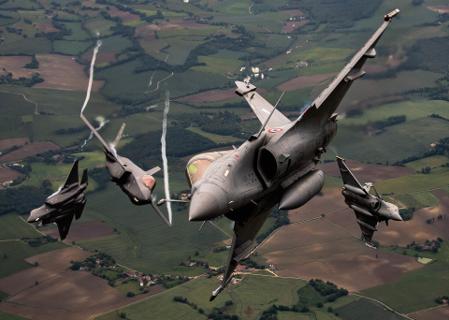Rafale and F-35 during excercice Atlantic Trident '21-E1vHmLPVUBIcrdG. Photo: Staff Sergeant Alexander Cook, Public domain, via Wikimedia Commons.